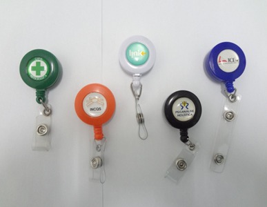 Porta-Crachá Retrátil Roller Clip